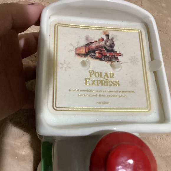 New DW Home Scented Polar Express Train Candle 18.8 oz - Picture 9 of 9